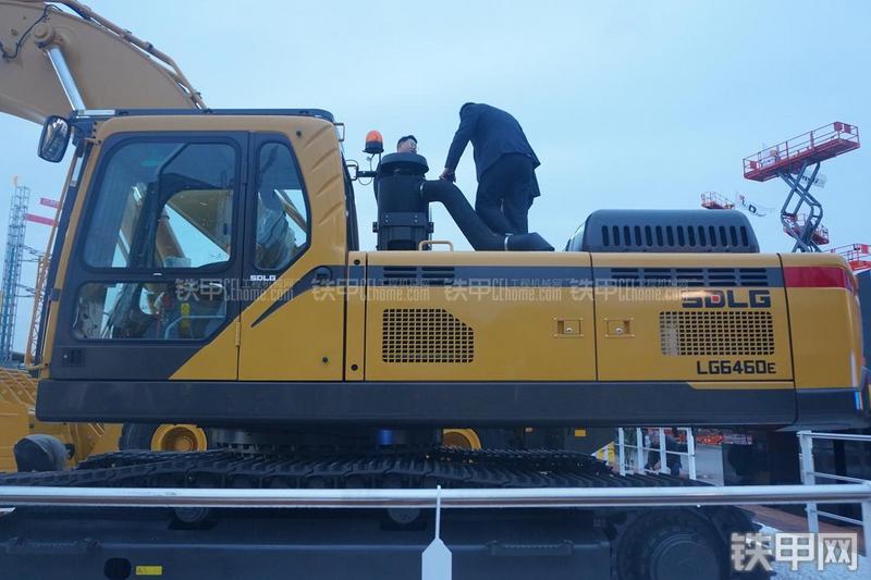 山东临工LG6460E挖掘机整机外观