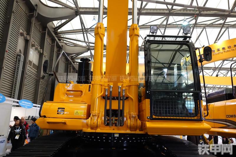 龙工LG6485H挖掘机局部