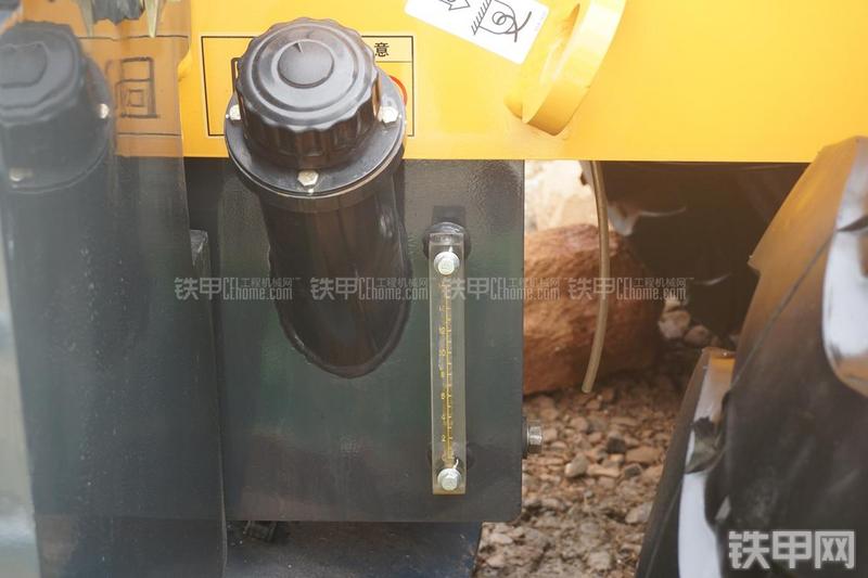 现代HL830S装载机局部