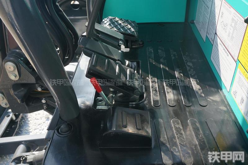 石川岛IHI-18VX挖掘机局部