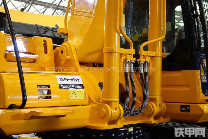 龙工CDM6365F挖掘机局部