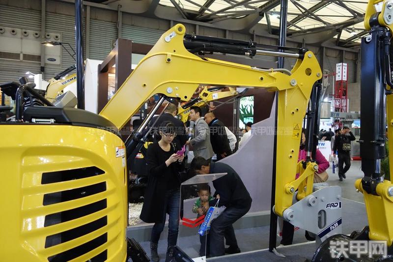 洋马vio25挖掘机局部