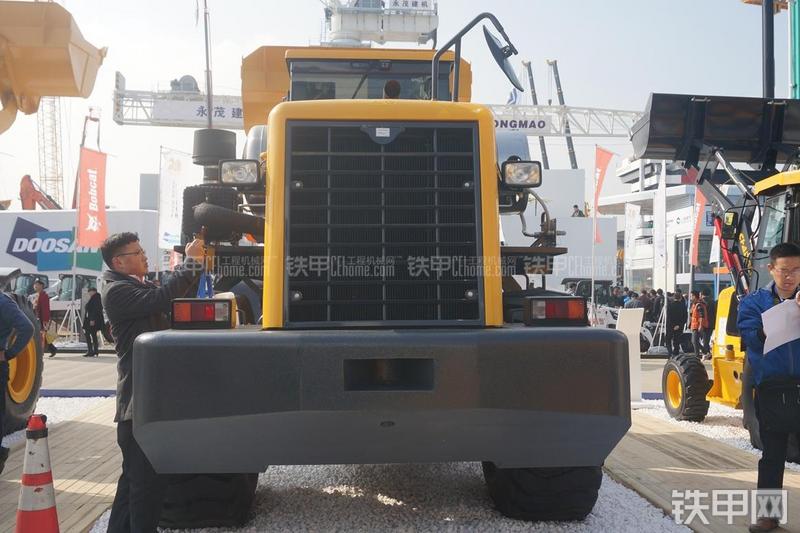 国机重工950LNG装载机整机外观