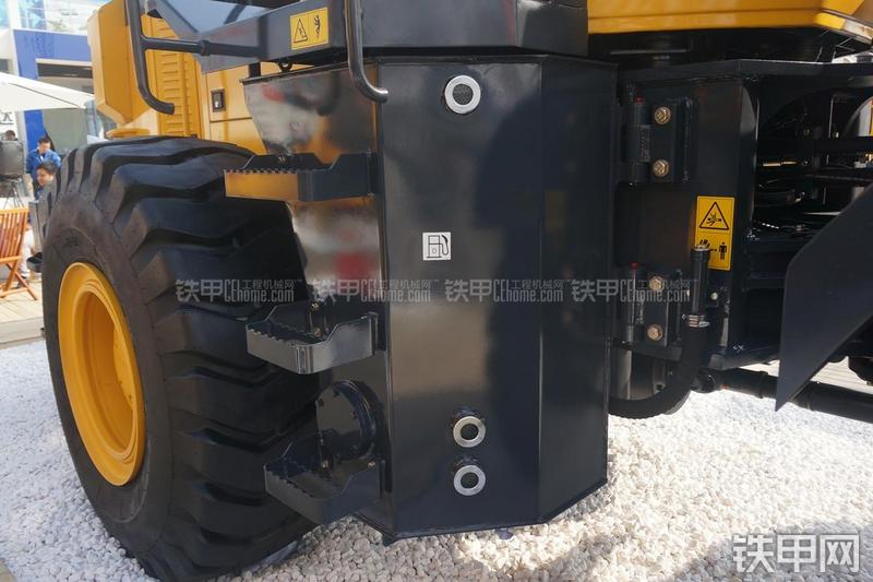 国机重工950LNG装载机局部