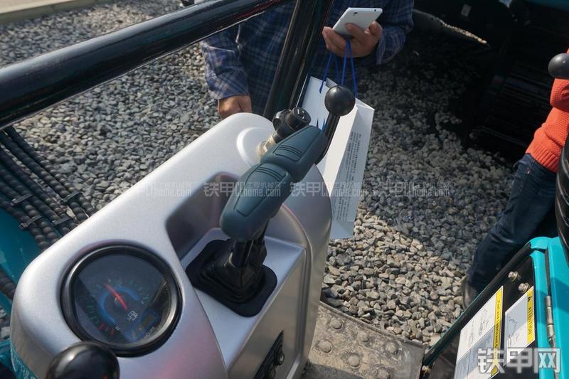 山河智能SWE08B挖掘机局部