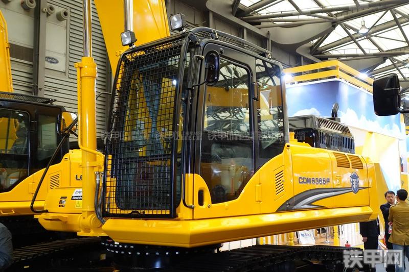 龙工CDM6365F挖掘机局部