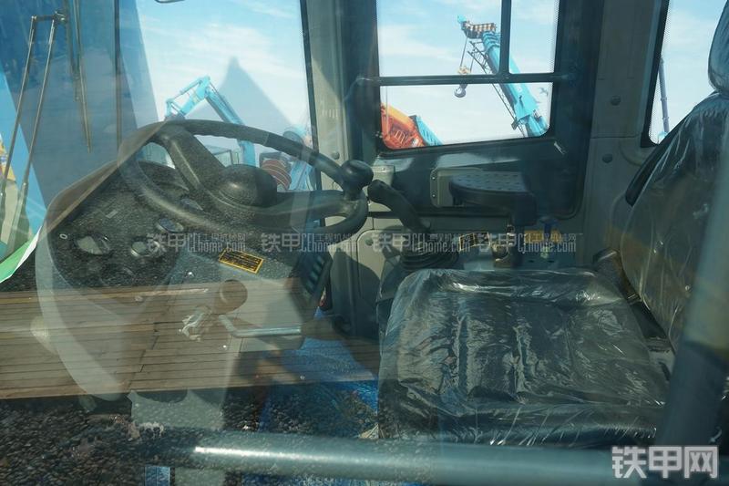 山河智能SL38W装载机局部