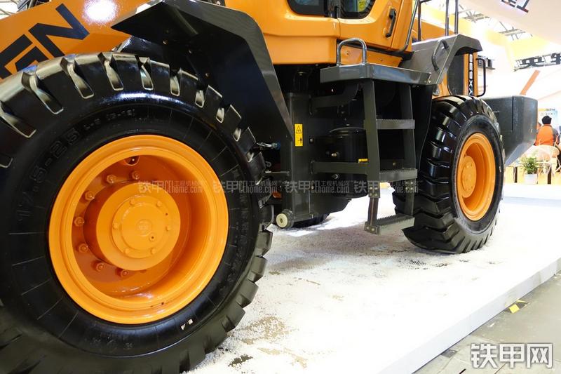 英轩重工YX638装载机展会( )