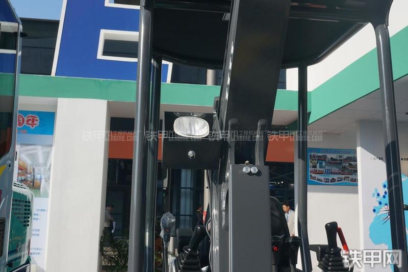 石川岛IHI-18VX挖掘机局部