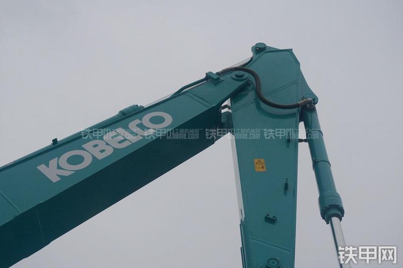 神钢SK250-10挖掘机局部