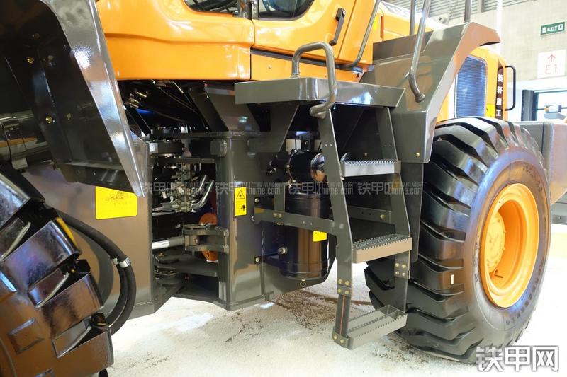 英轩重工YX656V装载机局部