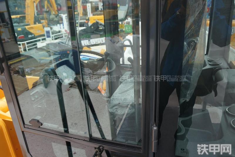 现代HL851K装载机局部