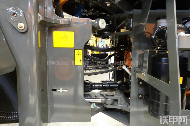 英轩重工YX667装载机局部