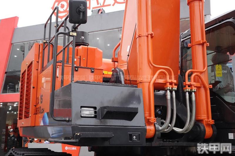 日立ZX690LCH-5A挖掘机局部