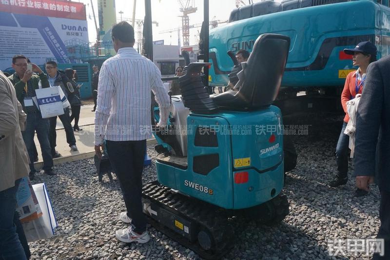 山河智能SWE08B挖掘机整机外观