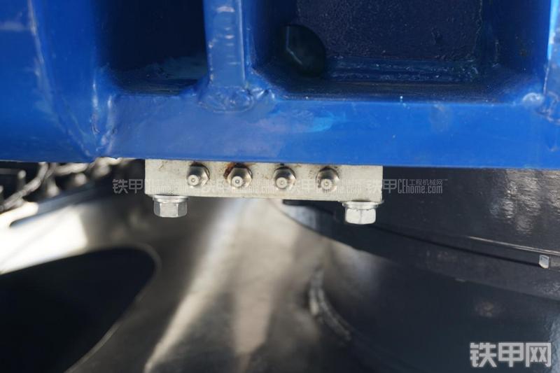 石川岛IHI-135NS挖掘机局部