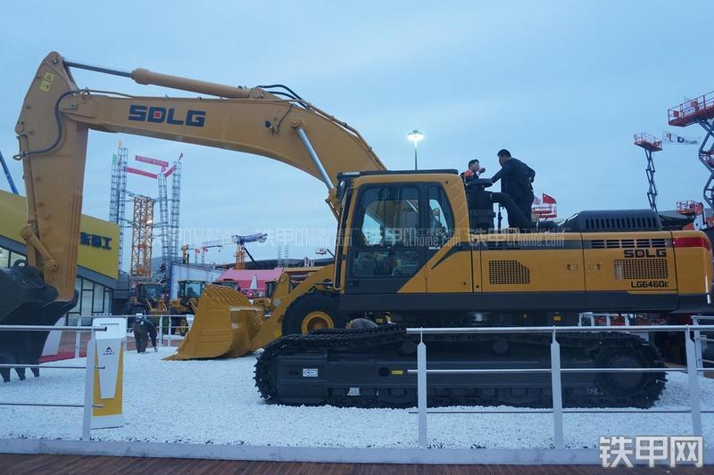 山东临工LG6460E挖掘机整机外观