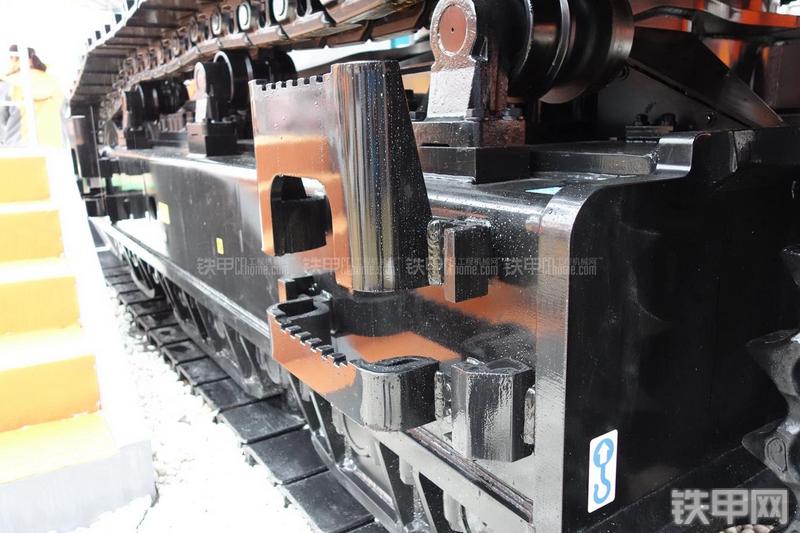 日立ZX690LCH-5A挖掘机局部