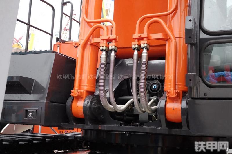 日立ZX690LCH-5A挖掘机局部