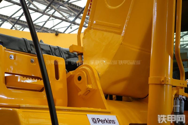 龙工CDM6365F挖掘机局部