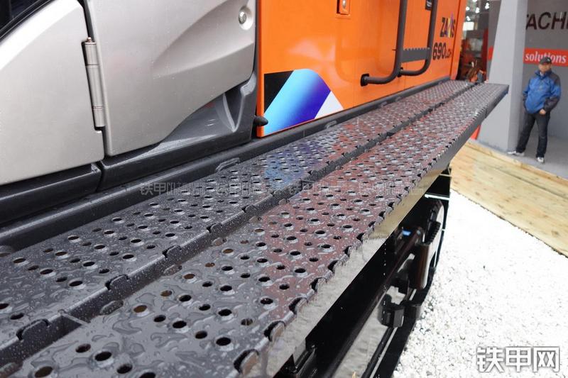 日立ZX690LCH-5A挖掘机局部