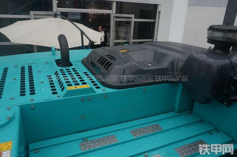 神钢SK250-10挖掘机局部