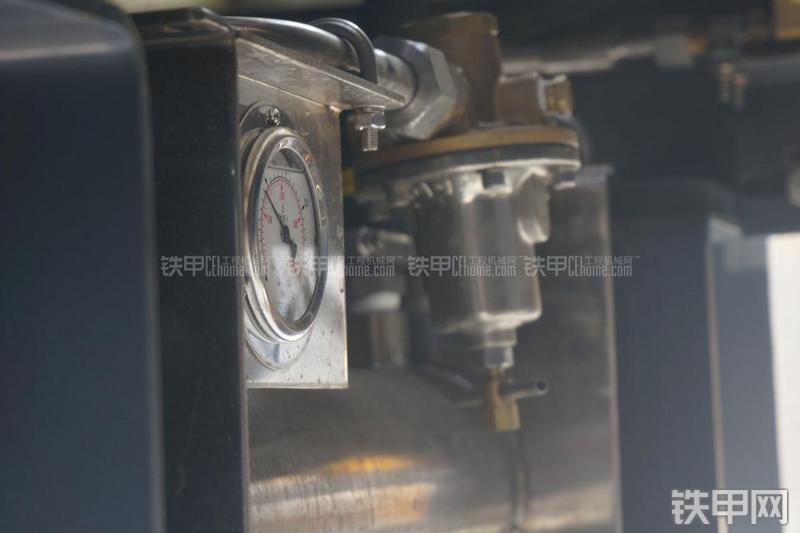 国机重工950LNG装载机局部