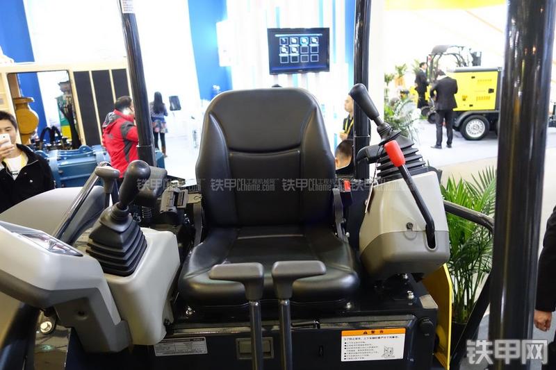 洋马vio25挖掘机局部