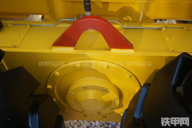 国机重工DT620平地机局部