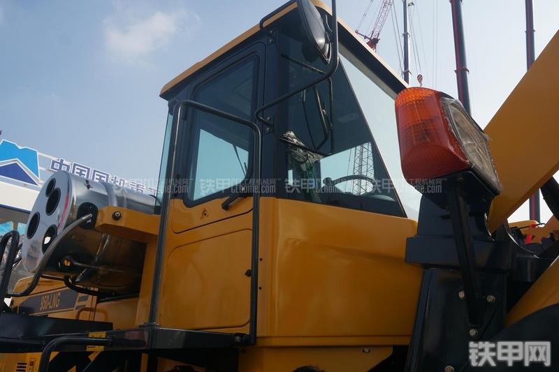 国机重工950LNG装载机局部