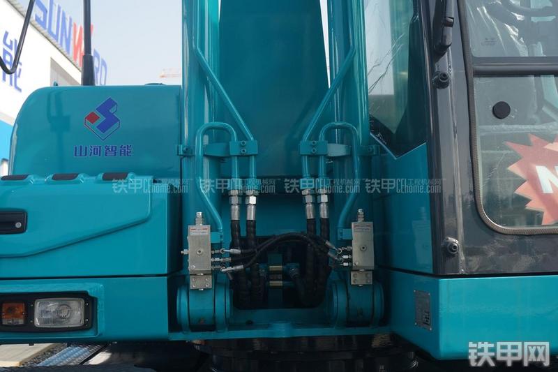 山河智能SWE130W挖掘机局部