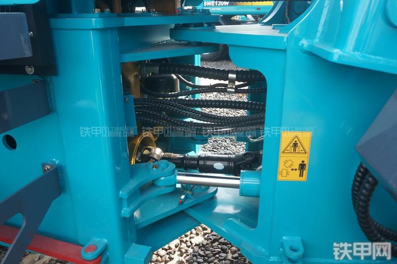 山河智能SL38W装载机局部