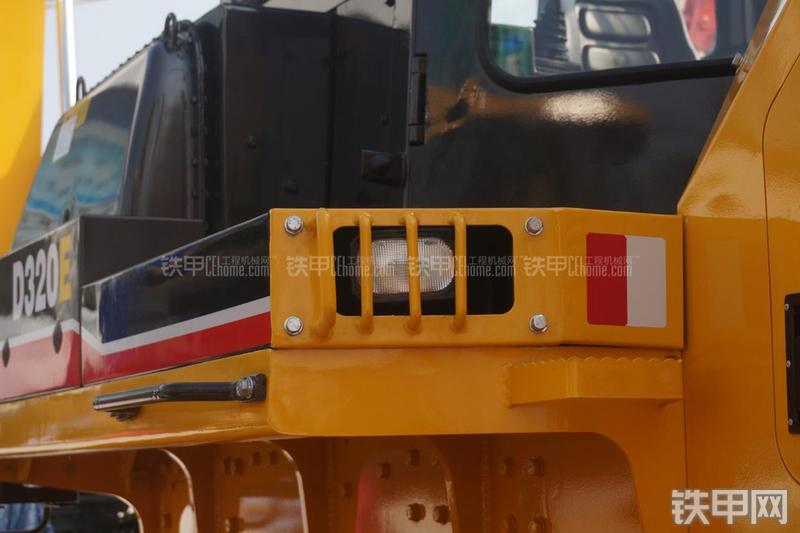 国机重工D320E推土机局部