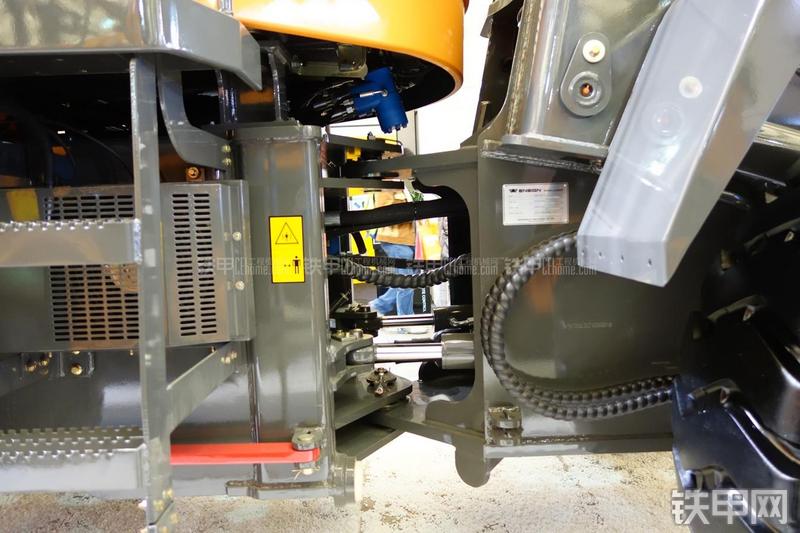 英轩重工YX638装载机展会( )