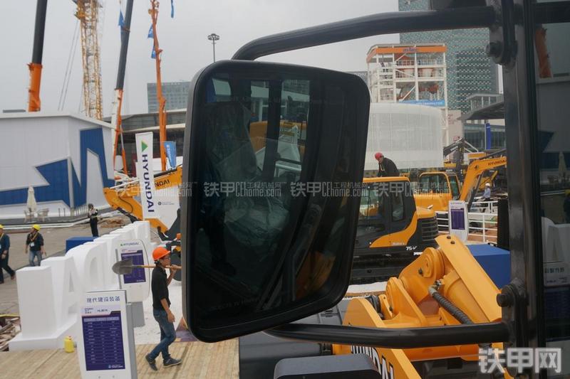 现代HL851K装载机局部