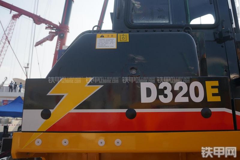 国机重工D320E推土机局部