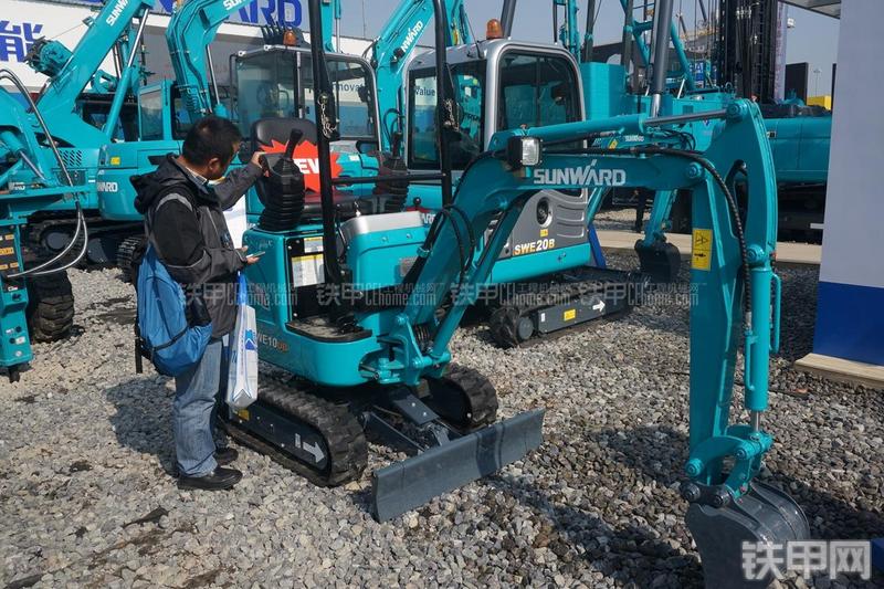 山河智能SWE10UB挖掘机整机外观