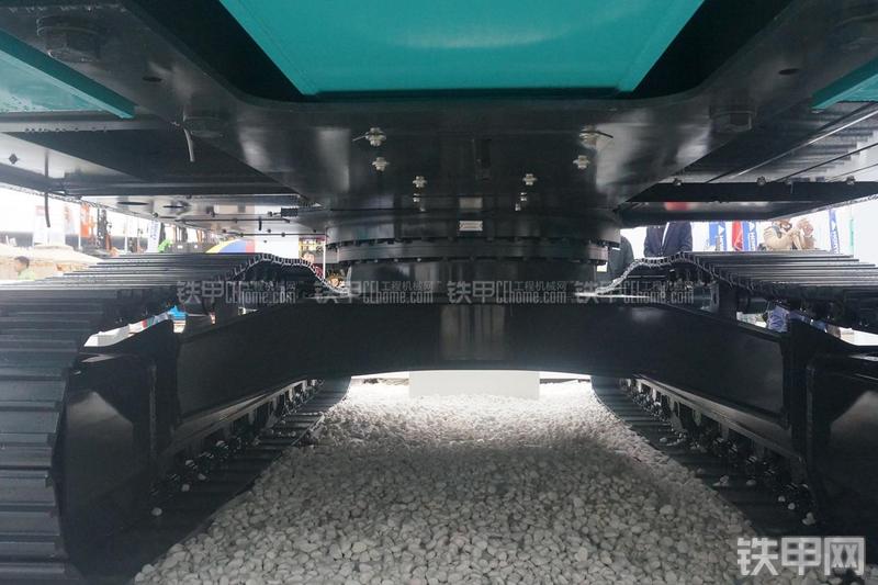 神钢SK250-10挖掘机局部