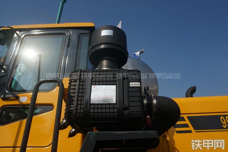 国机重工950LNG装载机局部