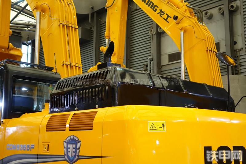 龙工CDM6365F挖掘机局部