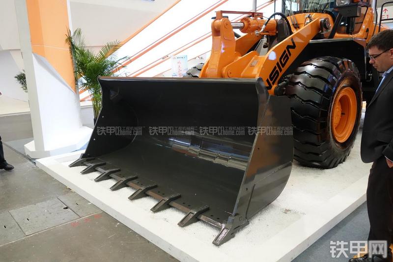 英轩重工YX656V装载机局部