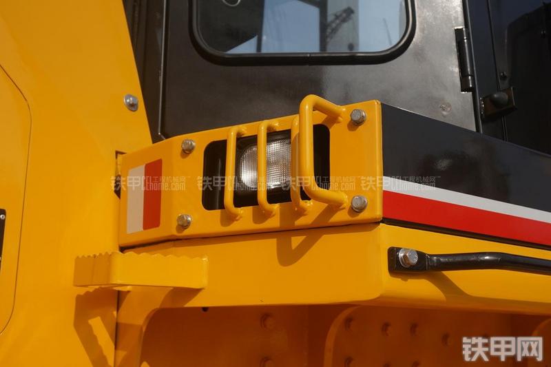 国机重工D320E推土机局部