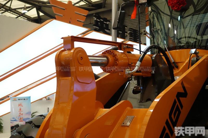英轩重工YX656V装载机局部