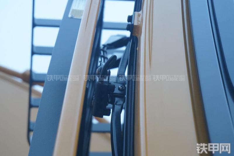 山东临工LG6460E挖掘机局部