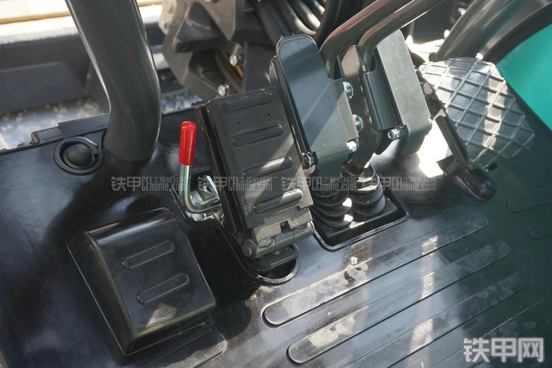 石川岛IHI-18VX挖掘机局部