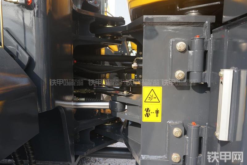 国机重工950LNG装载机局部