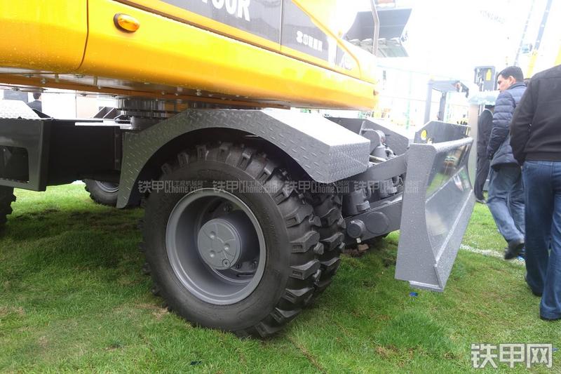 中联重科ZE150R挖掘机局部