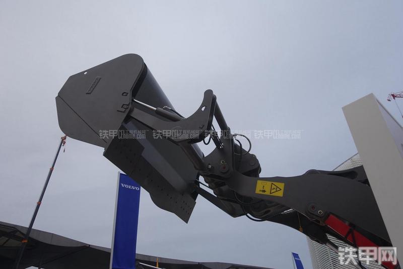 沃尔沃L105装载机局部