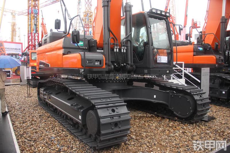 迪万伦DX420LC-9C挖掘机整机外观