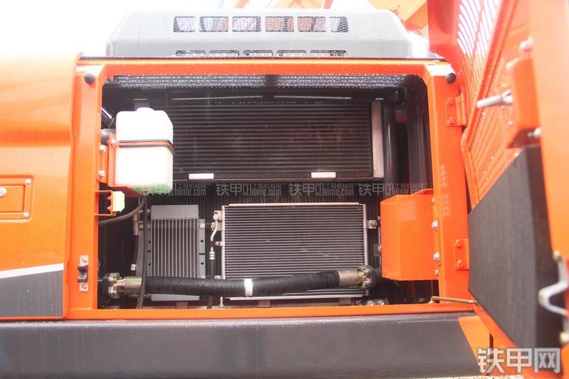 迪万伦DX340LC-9C挖掘机局部